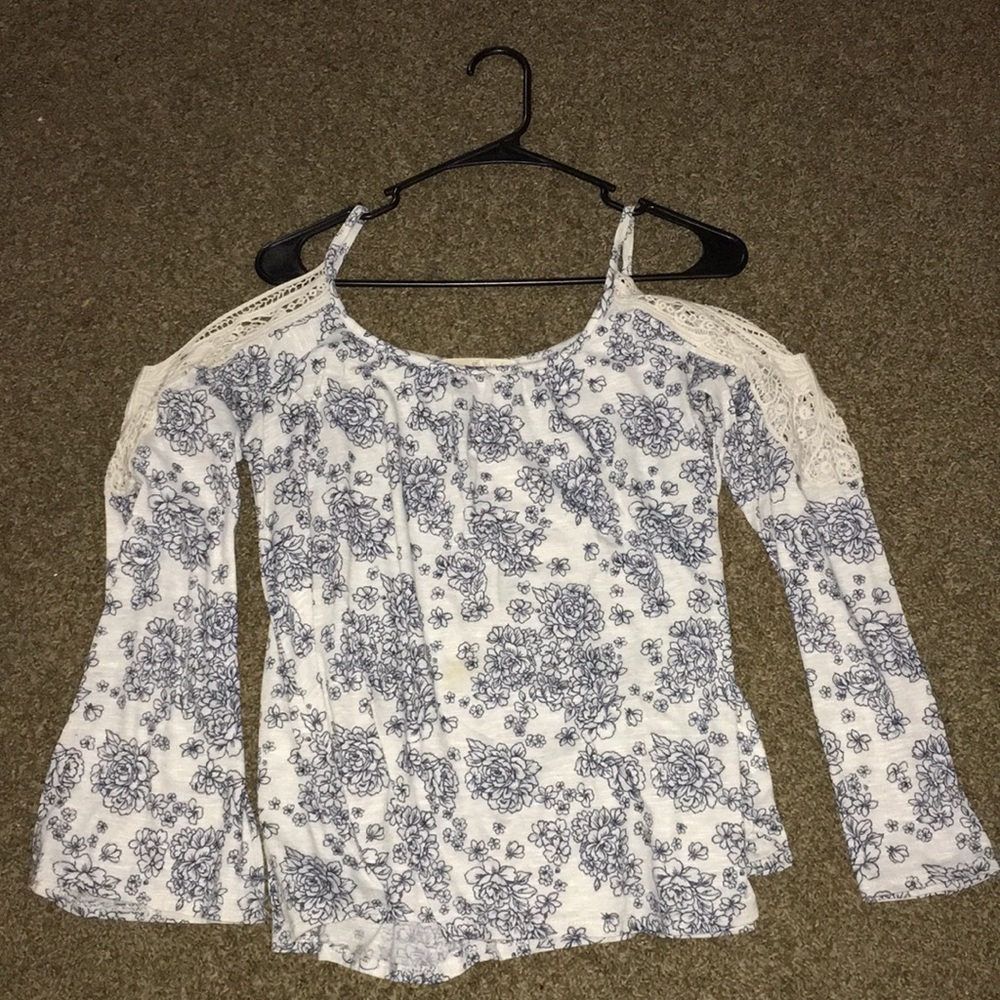 Floral blouse off the shoulders with thin straps